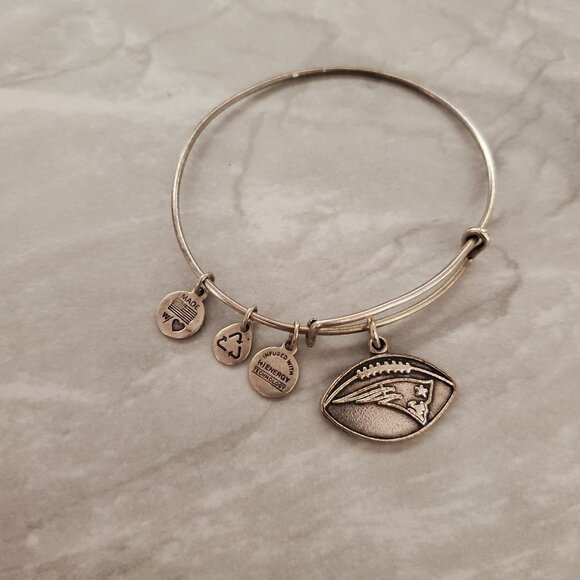 Alex and Ani Jewelry - 🏈 Alex and Ani New England Patriots Football NFL Expandable Bracelet 2014 🏈